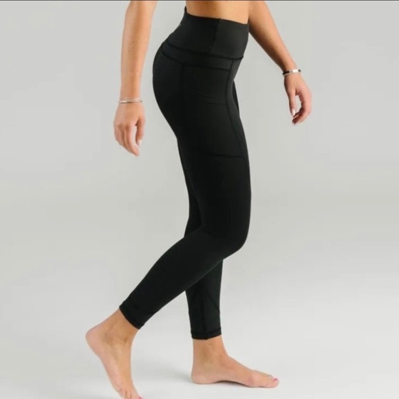 Zyia Active Black Pocket Light n Tight Hi Rise 7/8 legging - Picture 2 of 7